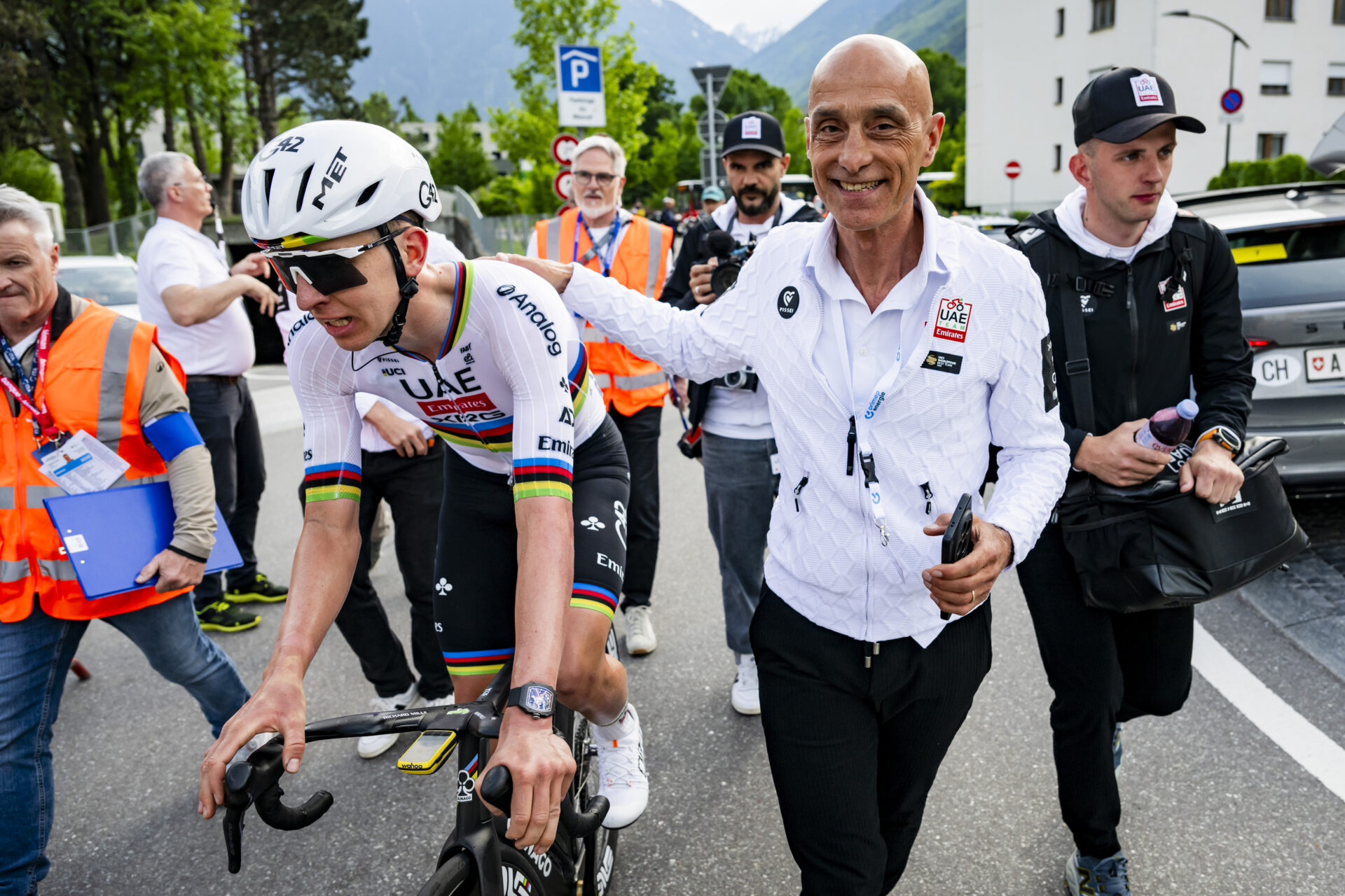 Mauro Gianetti, right, CEO of UAE Team Emirates XRG celebrates the victory with Tadej Pogacar from Slovenia of UAE Team Emirates XRG during the first stage, a 170,6 km race around Martigny at the 79th Tour de Romandie UCI World Tour Cycling race, in Martigny, Switzerland, Wednesday, April 29, 2026. (KEYSTONE/Jean-Christophe Bott)
